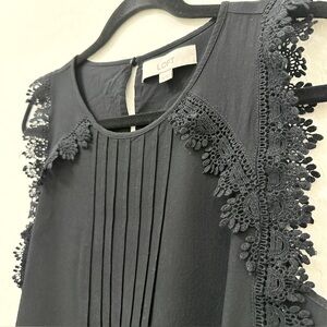 LOFT Black Sleeveless Blouse with Pleats & Crocheted Lace Trim Size XS Tank Top
